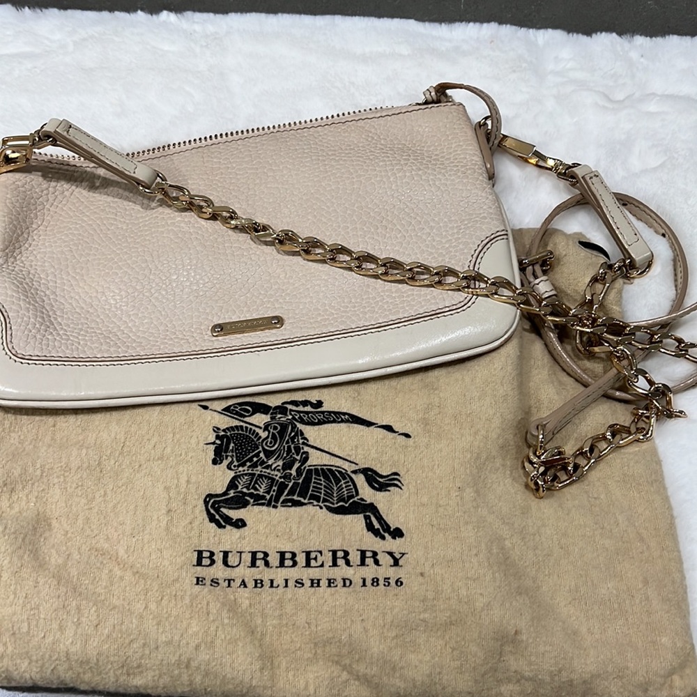 Burberry cross body with gold chain. - Picture 9 of 13